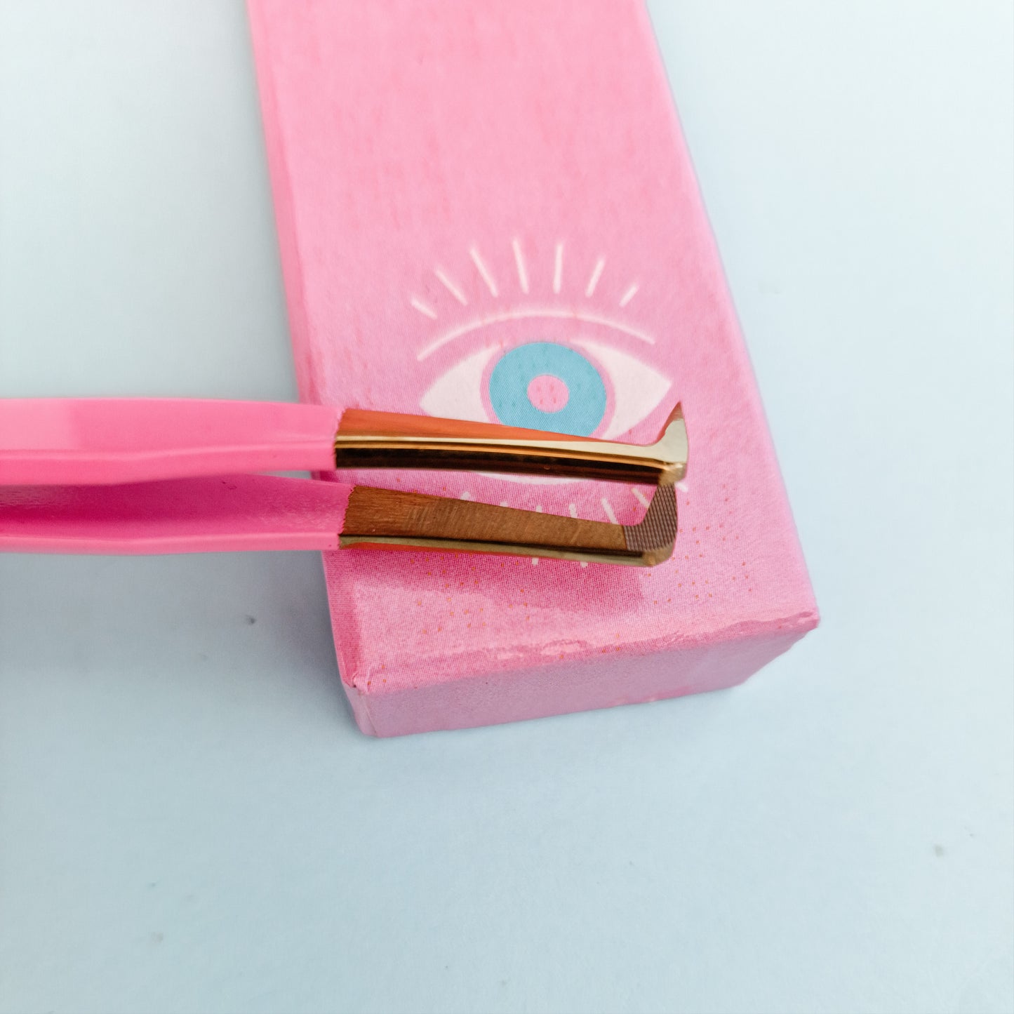 "Attract" L-Shaped Tweezer with Microfiber Tip