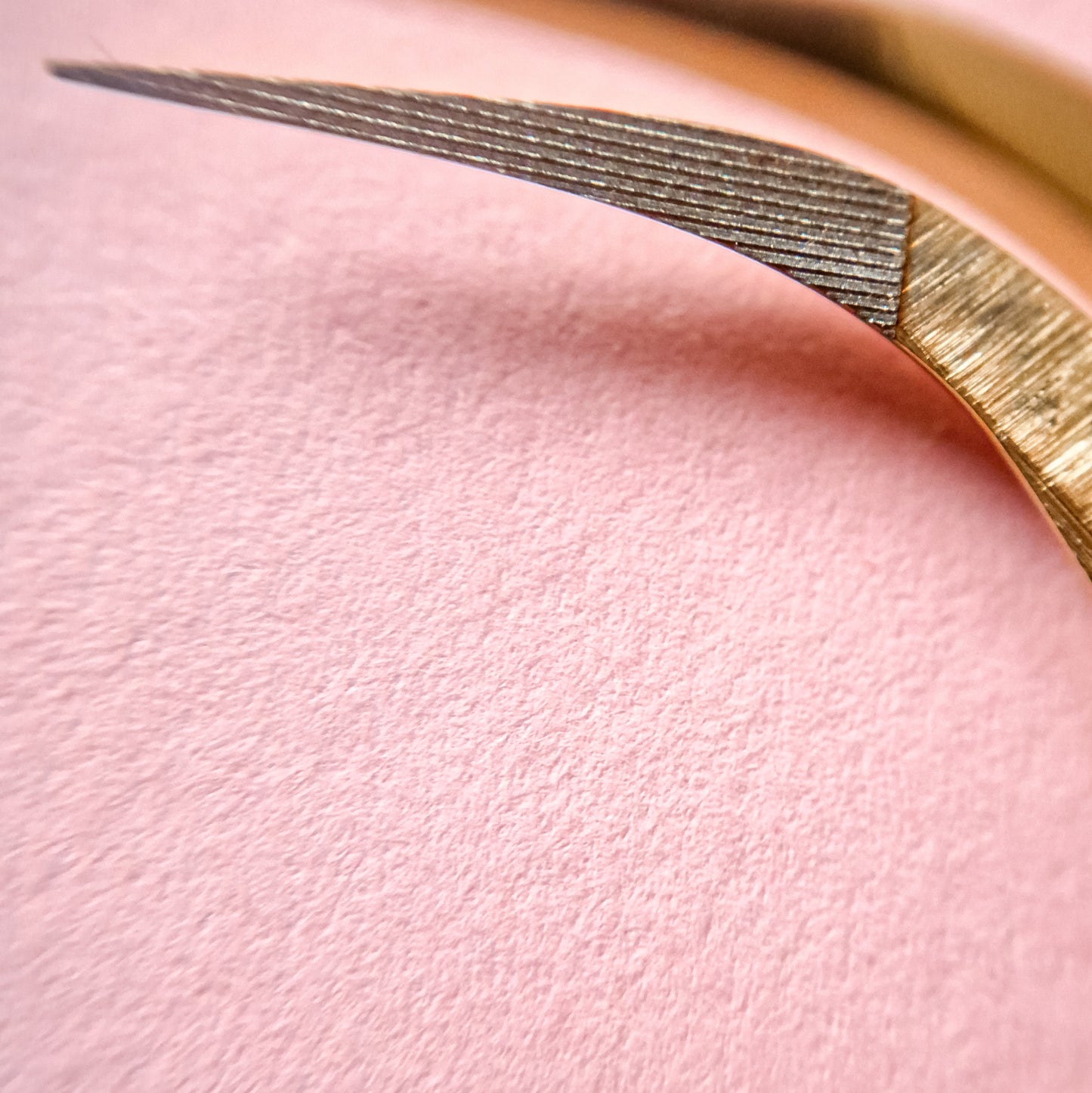 "Make your own magic" - S-Shaped Curved Tweezer with Microfiber Tip