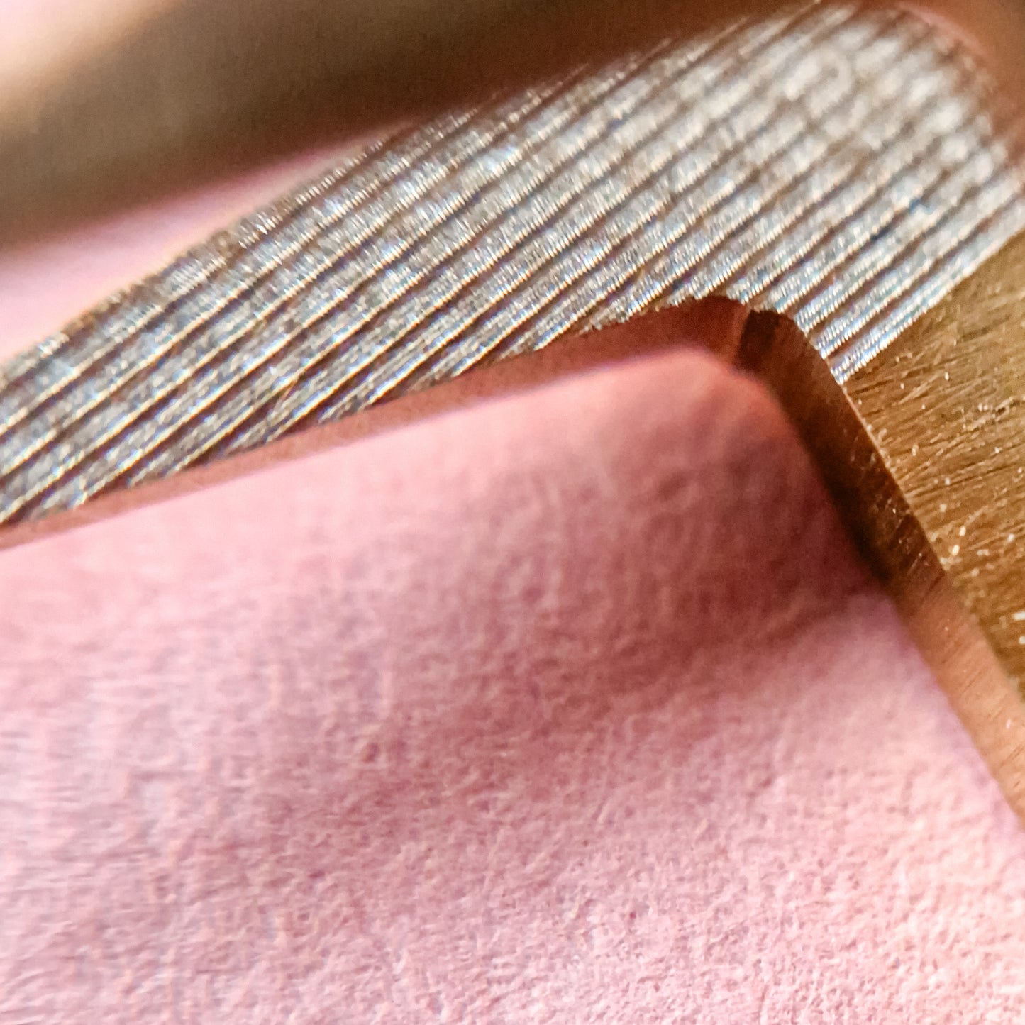 "Attract" L-Shaped Tweezer with Microfiber Tip